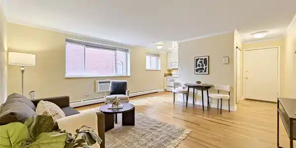 Image 2: Southern exposure brings in the natural light