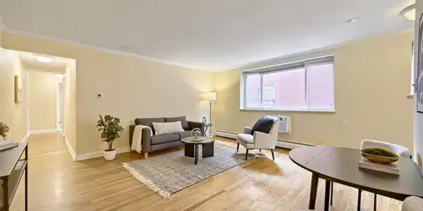 Image 3: Gorgeous wood floors