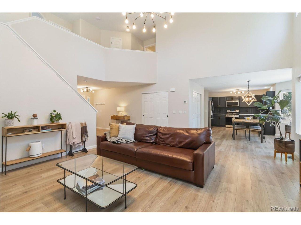 Image 1: Vaulted Ceilings with Lots of Natural Light Image 1: Vaulted Ceilings with Lots of Natural Light