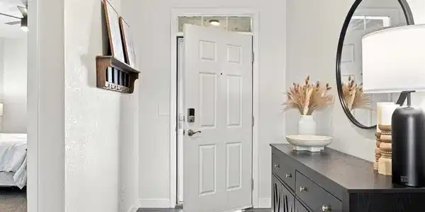 Image 3: Entryway Image 3: Entryway
