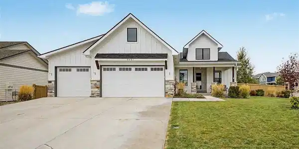 6881 Cattails Dr