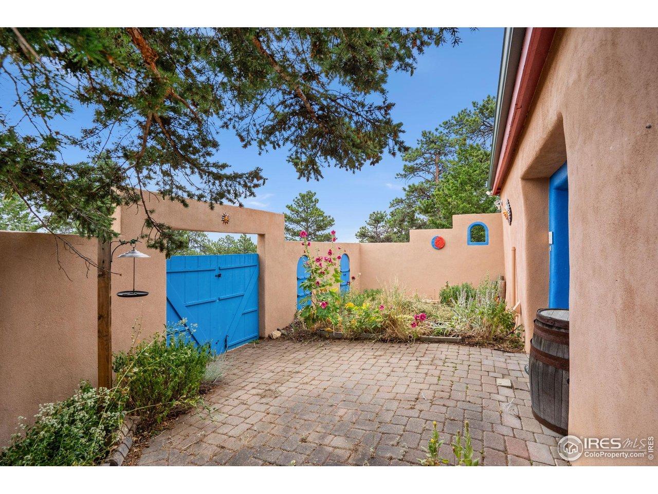Image 4: Enclosed courtyard Image 4: Enclosed courtyard