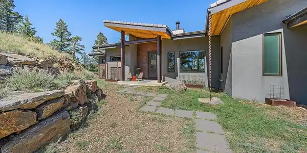 Image 2: Front Entry Approach Image 2: Front Entry Approach