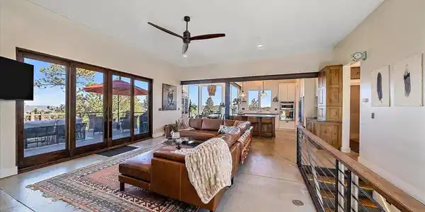 Image 4: Open Concept Living Image 4: Open Concept Living