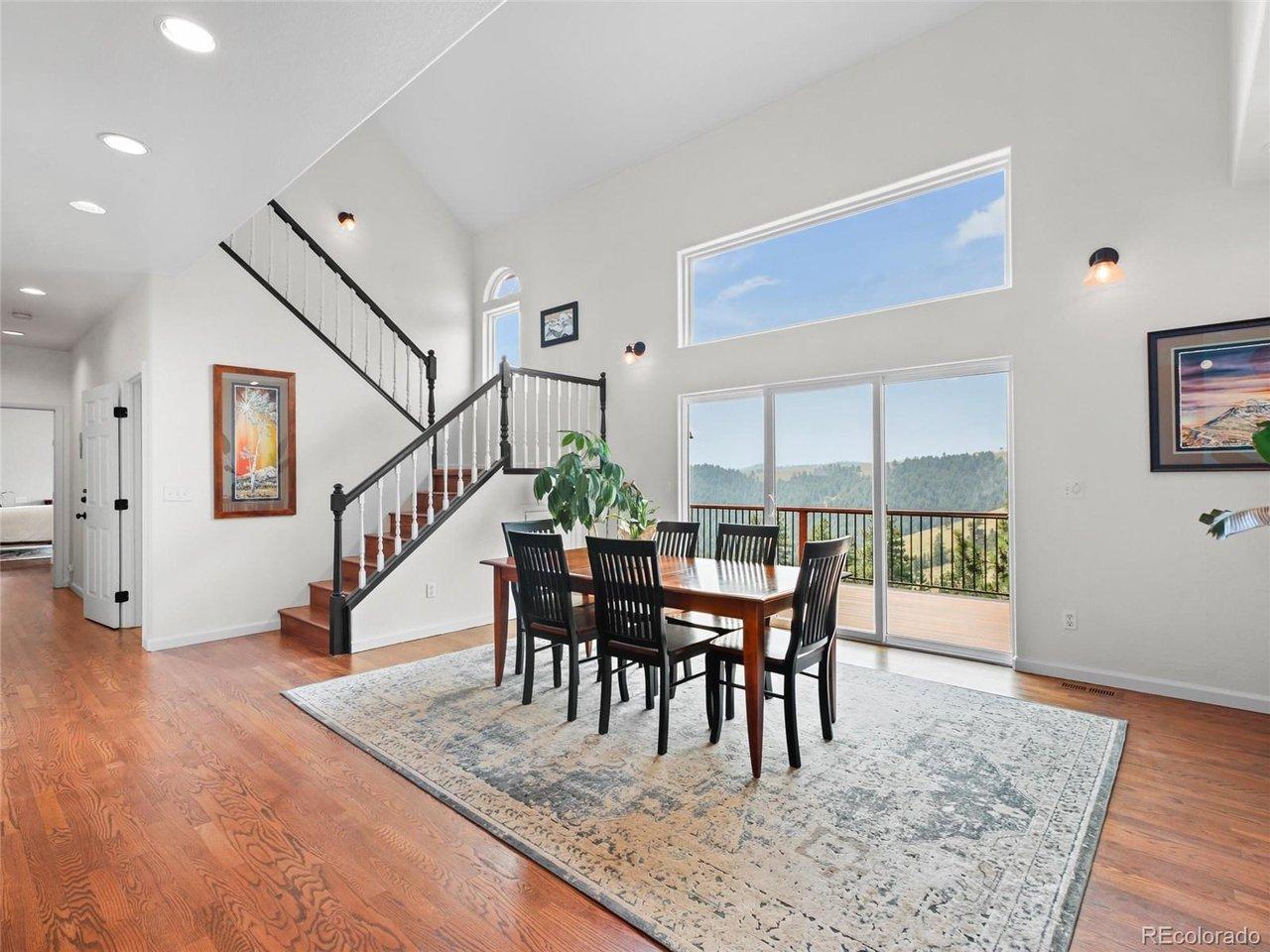 Image 3: Welcoming floor plan