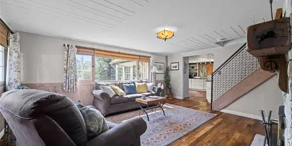 Image 3: Cozy living area Image 3: Cozy living area