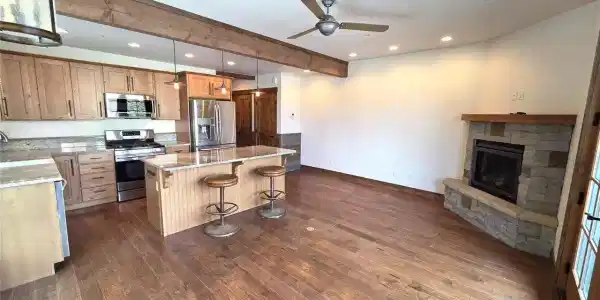 481 W Main St