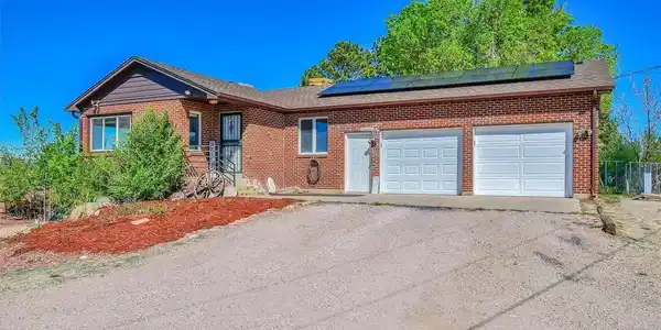 Image 2: Front of house with plenty of space for parking Image 2: Front of house with plenty of space for parking