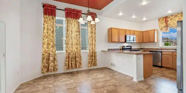 Image 4: Dining Area Image 4: Dining Area