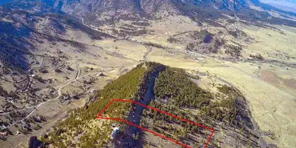 Image 2: View looking North, adjacent to a 30 acre conservation easement (property outlines are approximate) Image 2: View looking North, adjacent to a 30 acre conservation easement (property outlines are approximate)