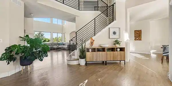 Image 4: Foyer Image 4: Foyer