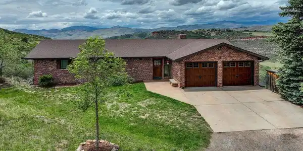 4905 Hilltop Dr