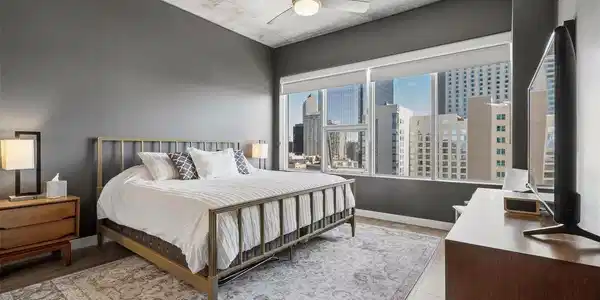 Image 4: Primary bedroom with views Image 4: Primary bedroom with views