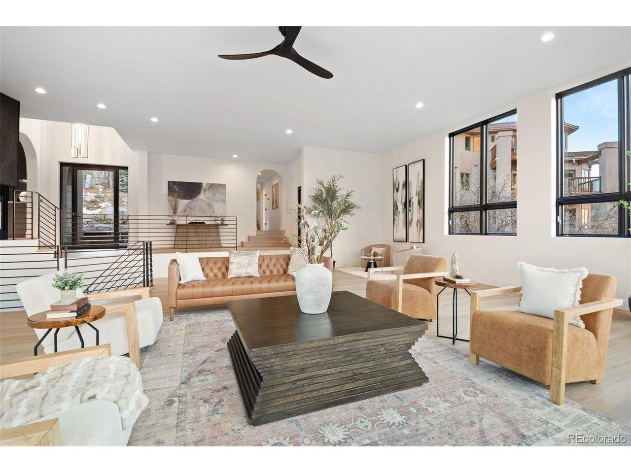Image 3: Large Central Living Room with views overlooking the red rocks.