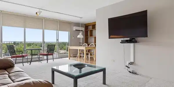 Image 3: Living room, floor to ceiling windos Image 3: Living room, floor to ceiling windos