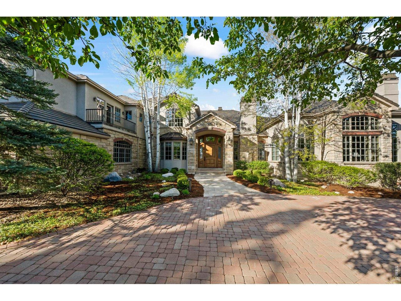 Image 2: Inviting circular front driveway and oversized 4-car garage Image 2: Inviting circular front driveway and oversized 4-car garage
