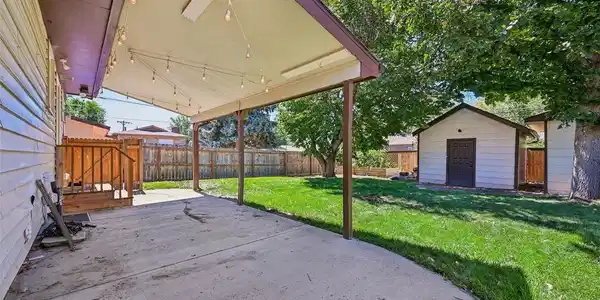 Image 4: Covered patio
