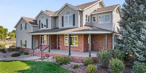 Image 2: Great Curb Appeal! Image 2: Great Curb Appeal!