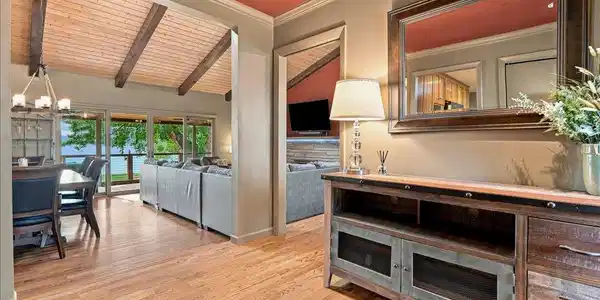 Image 4: Foyer to the open floorplan! Image 4: Foyer to the open floorplan!