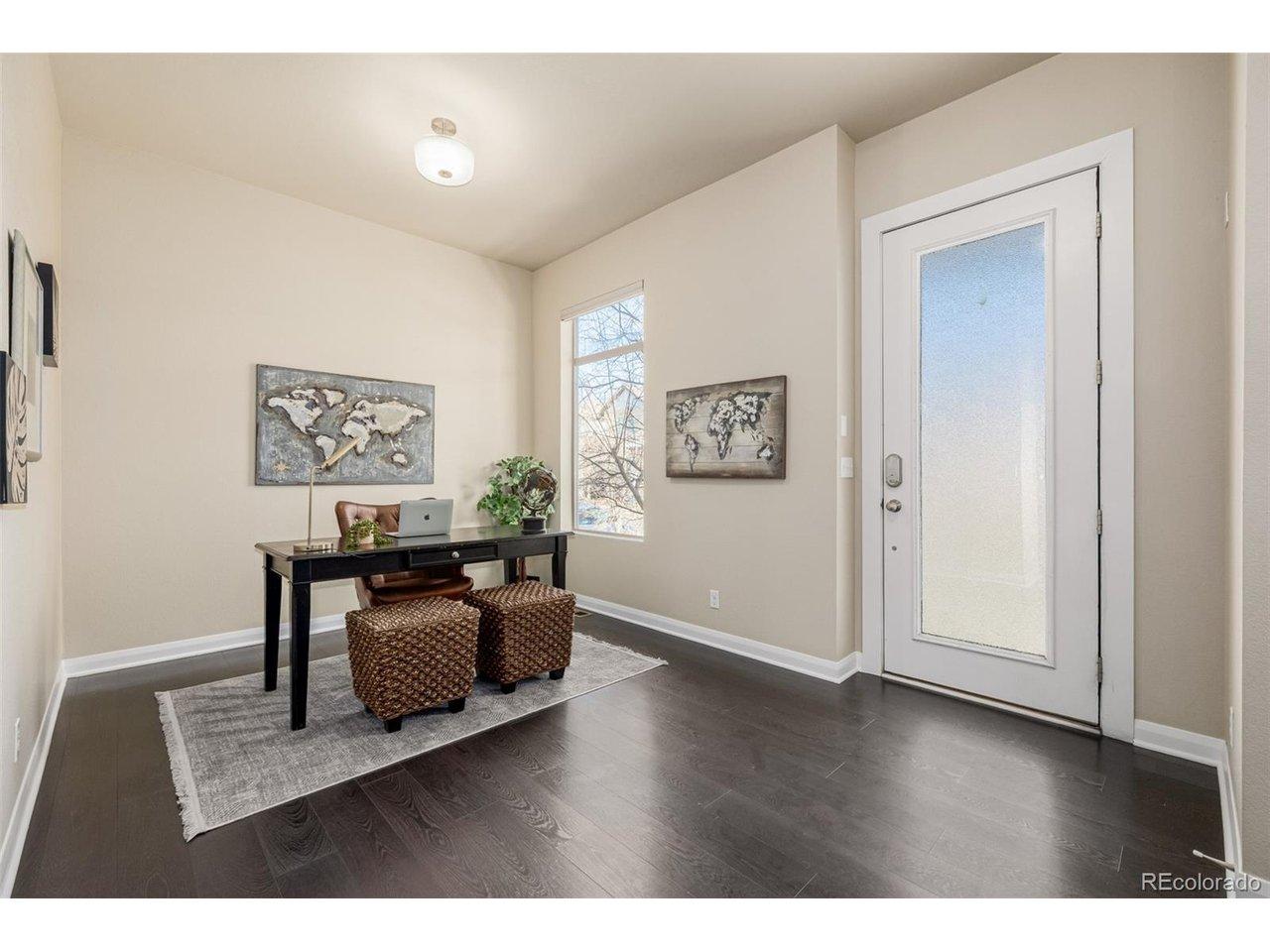 Image 3: Front office that is east facing with natural light Image 3: Front office that is east facing with natural light