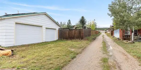 Image 3: Oversized garage with alley access and workshop Image 3: Oversized garage with alley access and workshop