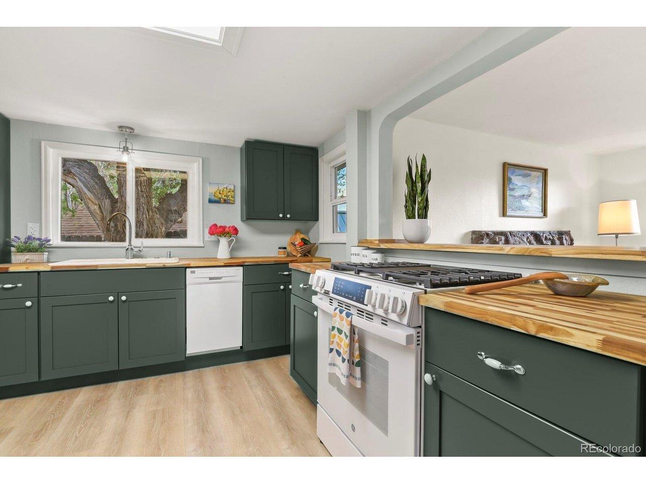 Image 3: FULL new kitchen! incl. brand new appliances, new cabinets, new teak butcher block counter tops, ... Image 3: FULL new kitchen! incl. brand new appliances, new cabinets, new teak butcher block counter tops, ...