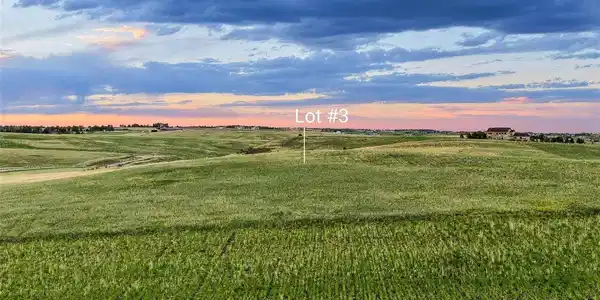 Image 4: Lot 3 marked on the rise: 10.06 acres of open, rolling grassland Image 4: Lot 3 marked on the rise: 10.06 acres of open, rolling grassland