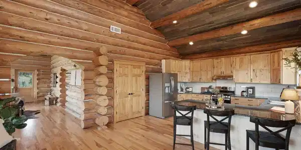 Image 4: Kitchen with vaulted ceilings Image 4: Kitchen with vaulted ceilings