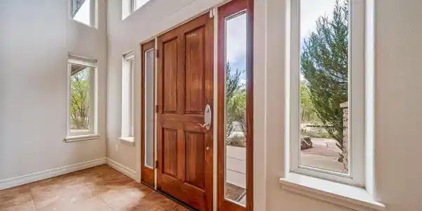Image 4: Lower Level Entry