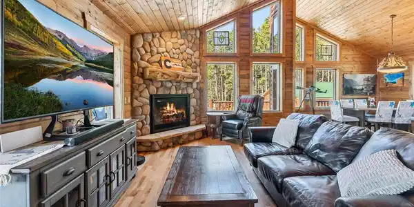 889 Venture Rd