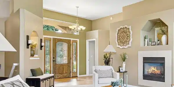 Image 2: Welcoming entry with transom window leaded glass and hardwood floor with inlay design Image 2: Welcoming entry with transom window leaded glass and hardwood floor with inlay design
