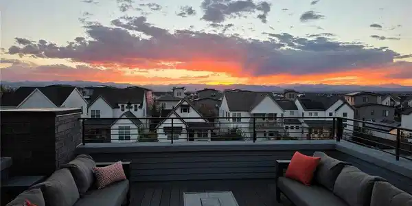 Image 3: Stunning Penthouse Terrace with Mountain and City views Image 3: Stunning Penthouse Terrace with Mountain and City views
