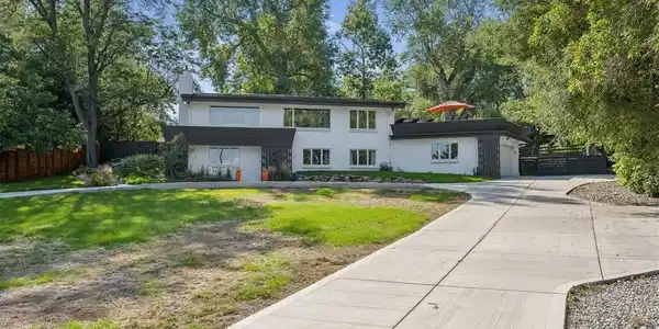 Image 2: Front of home. Image 2: Front of home.