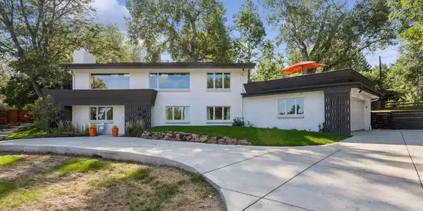 Image 3: Front of home. Mid Century Design. Image 3: Front of home. Mid Century Design.