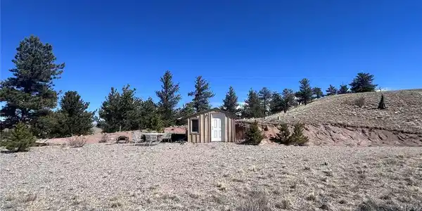 Image 2: Front Level Area and Shed