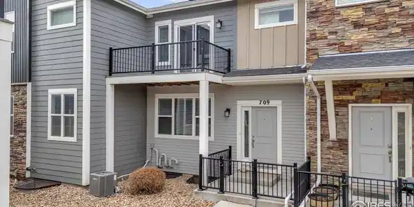 709 Robert St