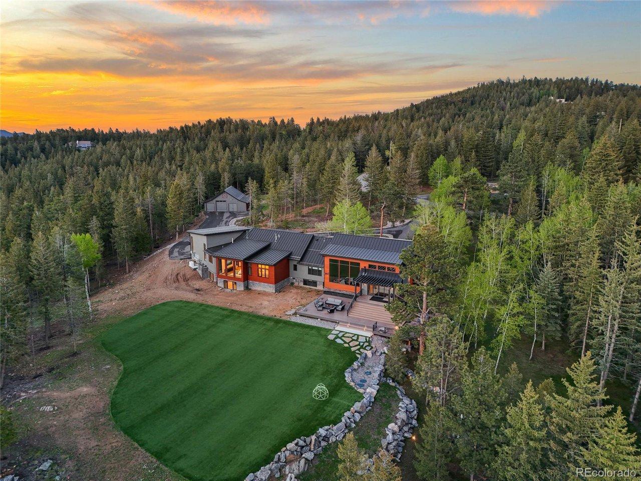 Image 2: The Perfect Mountain Home Image 2: The Perfect Mountain Home