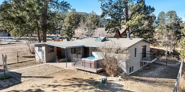 23048 Isoleta Rd