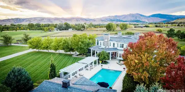 Image 2: Ashlawn is a private oasis 10 mins from the heart of downtown Boulder.
