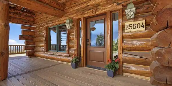 Image 4: Front Entrance