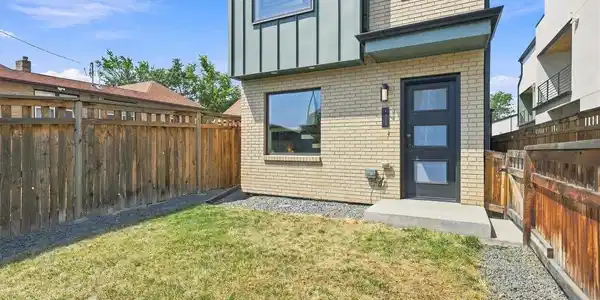 Image 3: Enjoy your own private, fenced front yard with a sprinkler system for easy maintenance. Image 3: Enjoy your own private, fenced front yard with a sprinkler system for easy maintenance.