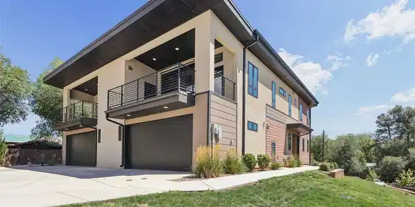 Image 4: End Unit with Plenty of Space Image 4: End Unit with Plenty of Space