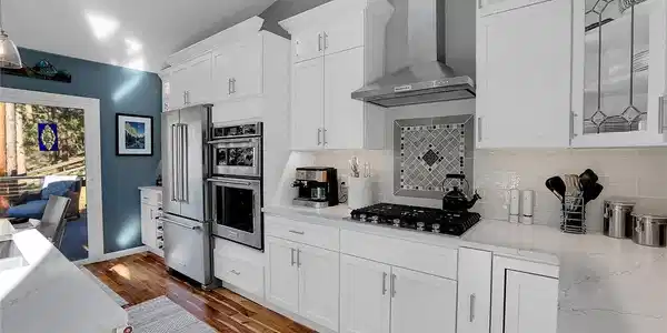 Image 3: Gorgeous new kitchen