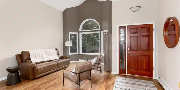 Image 4: Hardwood floors