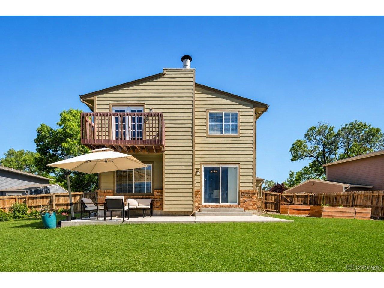 Image 2: Perfect backyard for entertaining and gardening