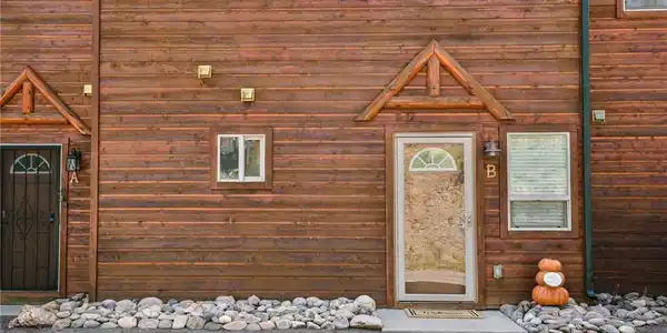 Image 4: Front exterior with ample guest parking. Image 4: Front exterior with ample guest parking.
