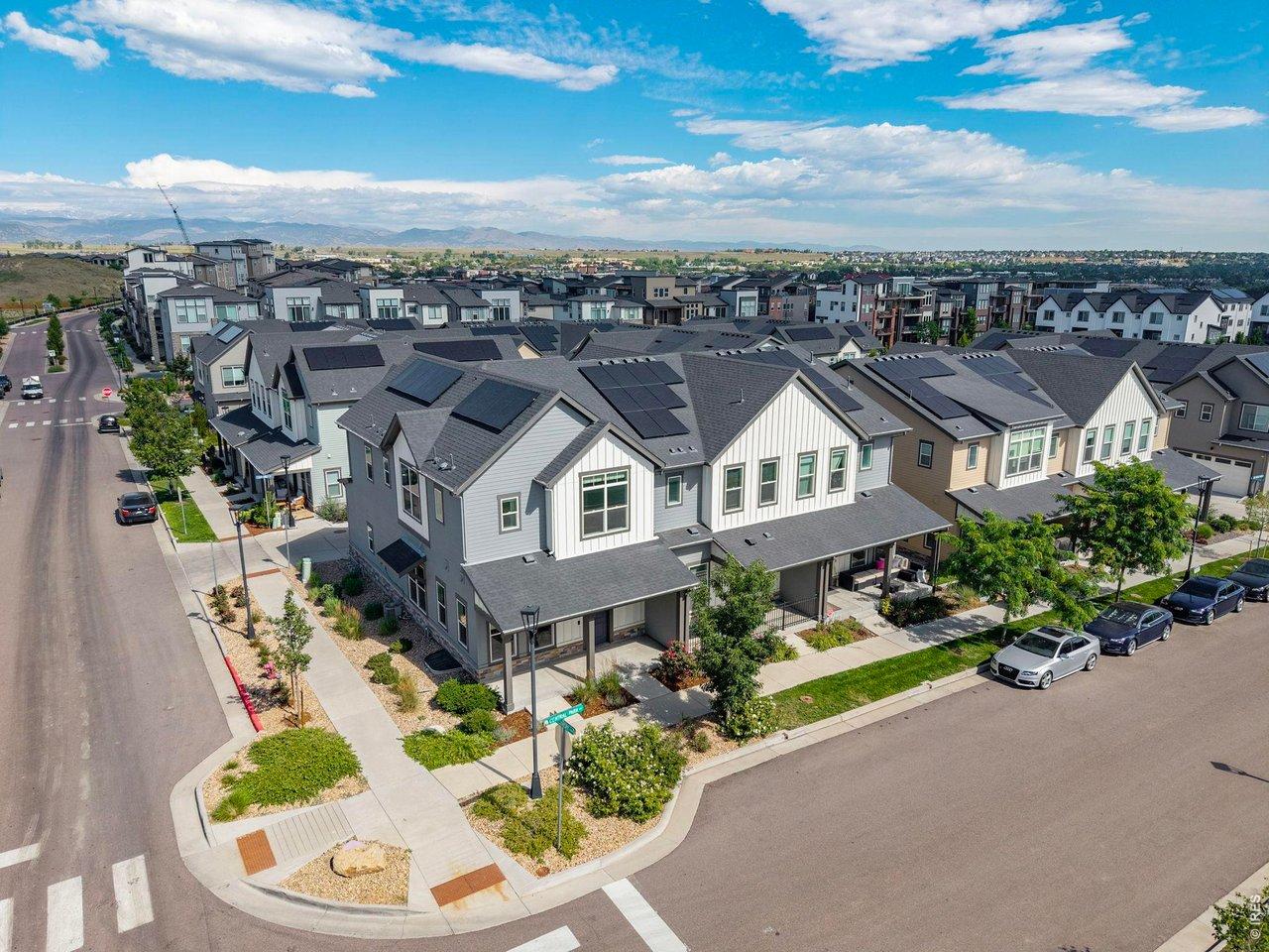 Image 3: End Unit Townhome