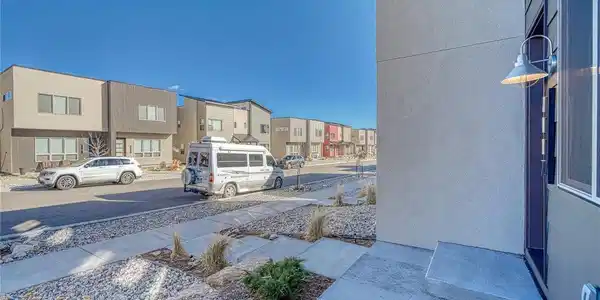 Image 4: Street view Image 4: Street view