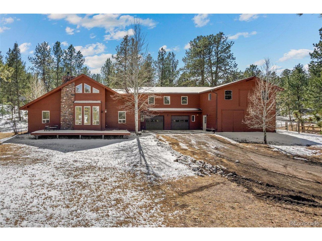 Image 3: Set on 10 pristine acres of which 50% of the land is pasture and the other 50% is forest. Image 3: Set on 10 pristine acres of which 50% of the land is pasture and the other 50% is forest.