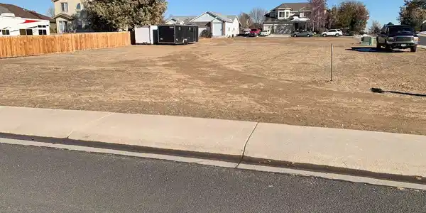 Image 2: Large corner lot